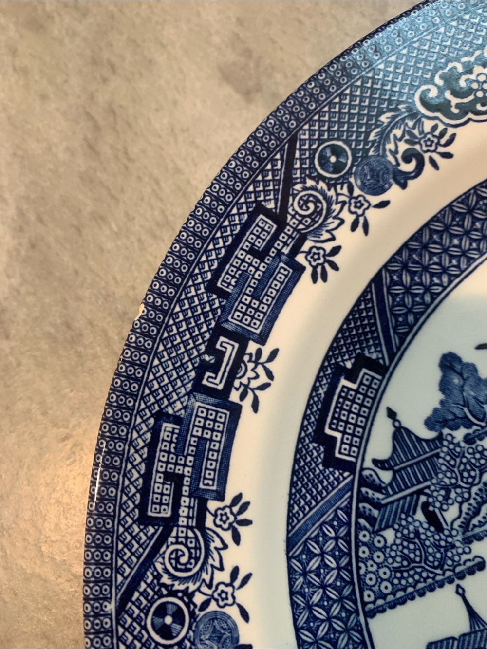 Set of 2 Blue Willow Ceramic Dinner Plates - Classic Blue and White Set - Picture 11 of 11